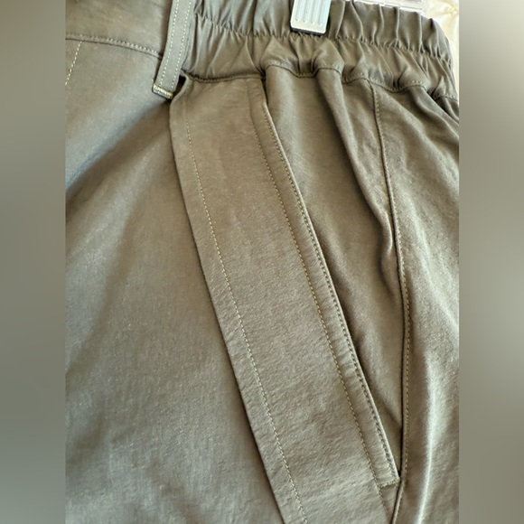 CABI Quantum Cargo jogger pant. - Picture 3 of 4